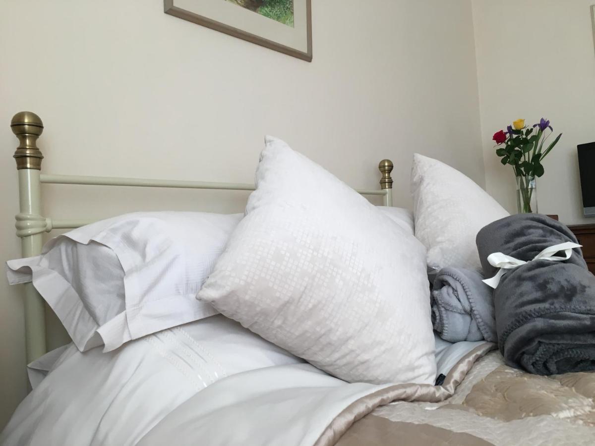 5 Charlton Mill Way B&B Chichester Room photo