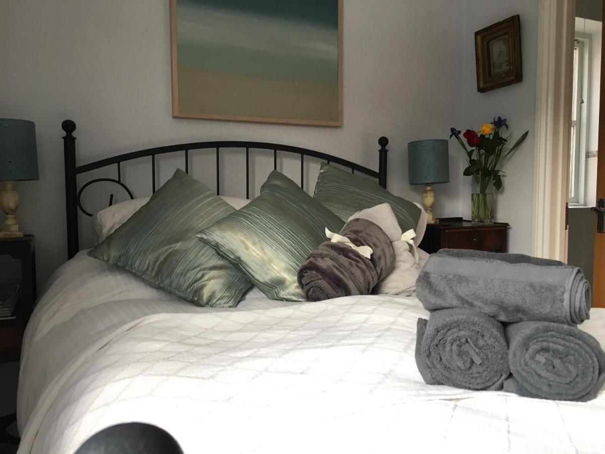 5 Charlton Mill Way B&B Chichester Room photo